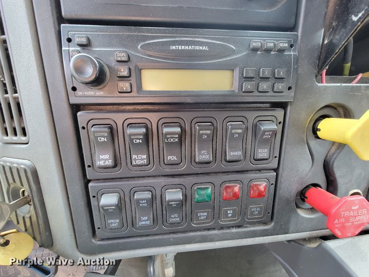 image for item KQ9198 2005 International 7400  dump truck