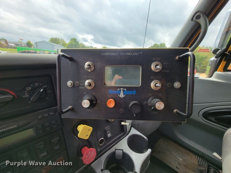 image for item KQ9198 2005 International 7400  dump truck