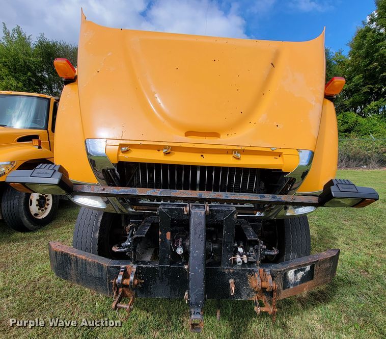 image for item KQ9198 2005 International 7400  dump truck