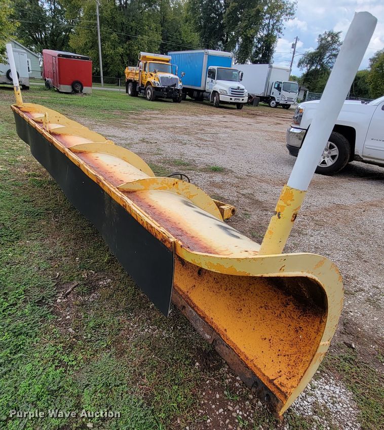 image for item KQ9198 2005 International 7400  dump truck