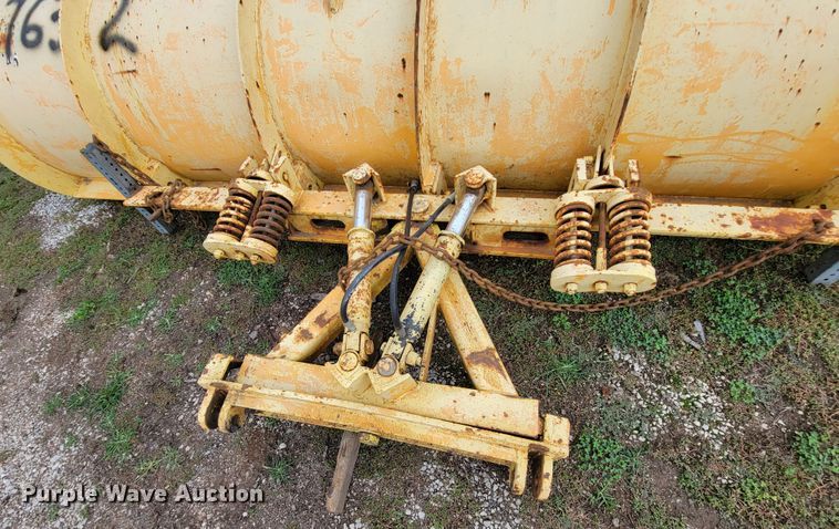 image for item KQ9198 2005 International 7400  dump truck