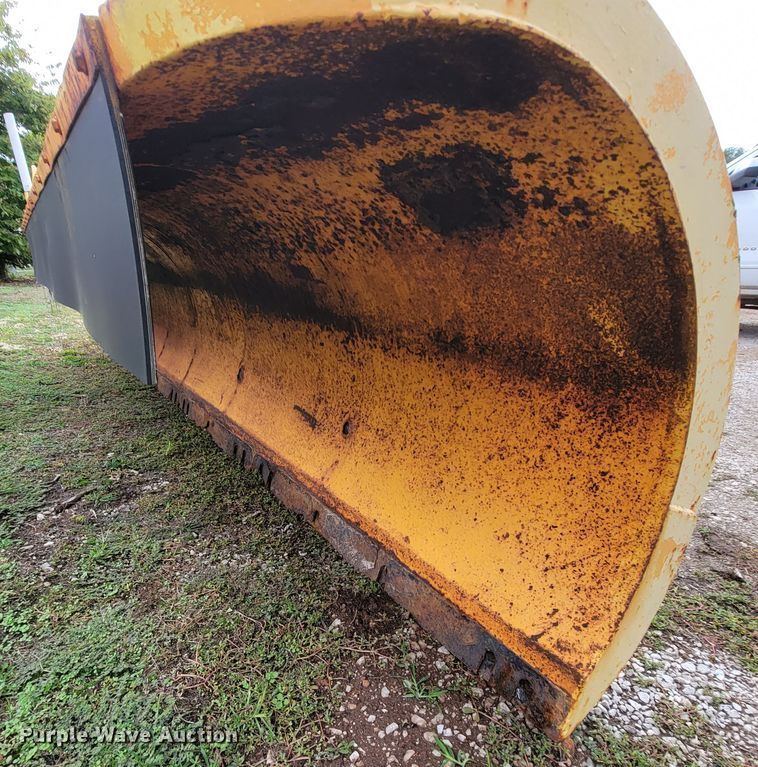 image for item KQ9198 2005 International 7400  dump truck