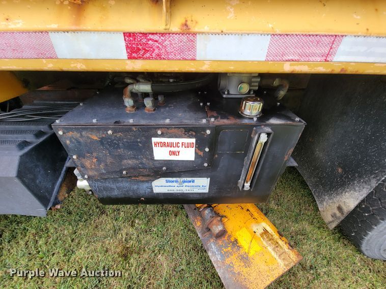 image for item KQ9198 2005 International 7400  dump truck