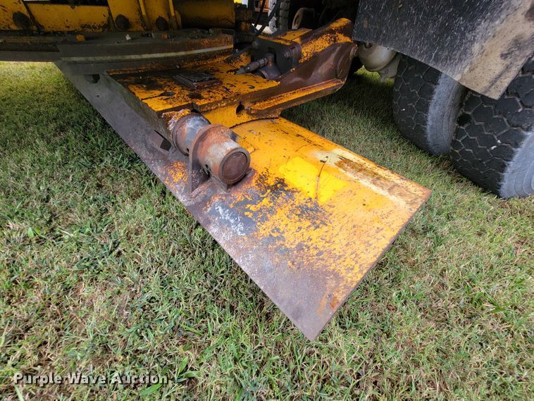 image for item KQ9198 2005 International 7400  dump truck