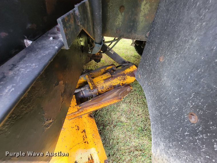 image for item KQ9198 2005 International 7400  dump truck