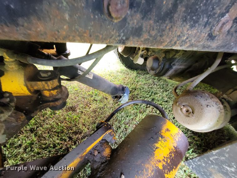 image for item KQ9198 2005 International 7400  dump truck