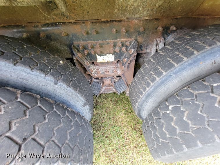 image for item KQ9198 2005 International 7400  dump truck