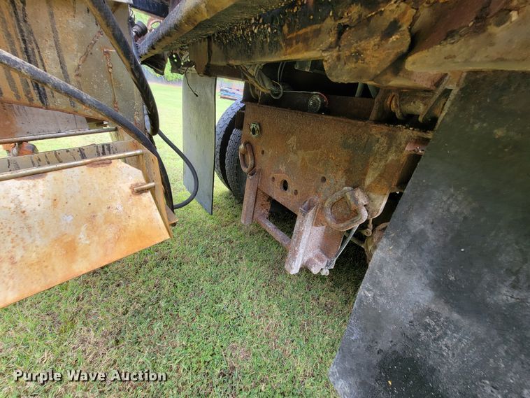 image for item KQ9198 2005 International 7400  dump truck