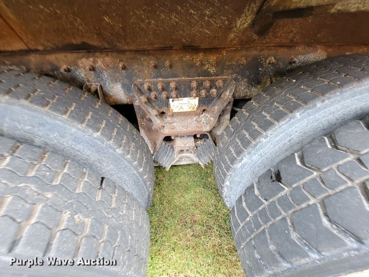 image for item KQ9198 2005 International 7400  dump truck