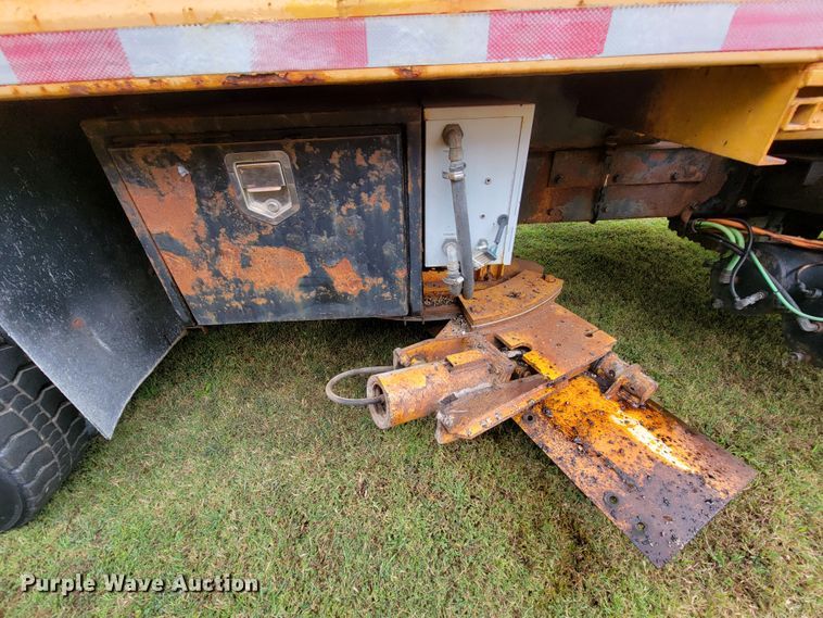 image for item KQ9198 2005 International 7400  dump truck