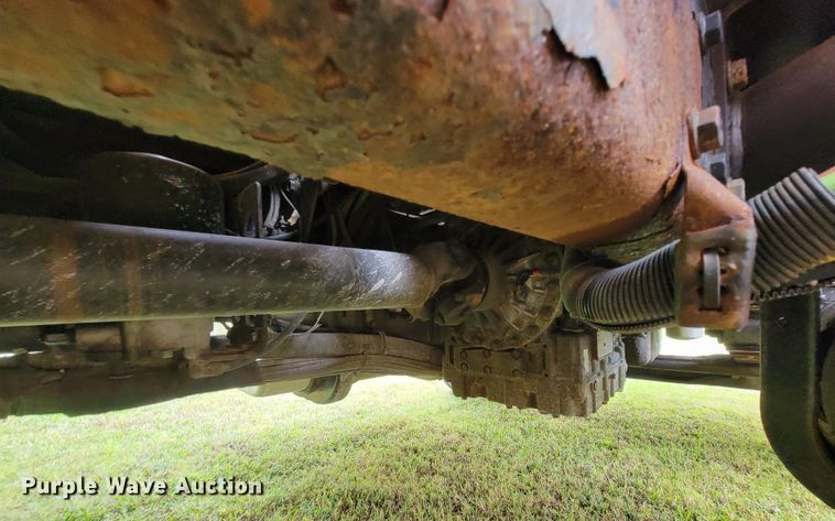 image for item KQ9198 2005 International 7400  dump truck