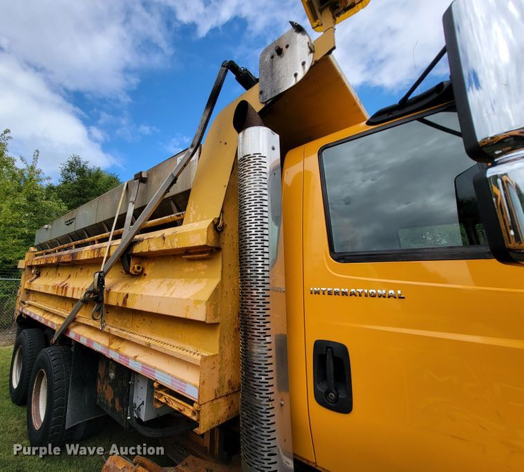 image for item KQ9198 2005 International 7400  dump truck