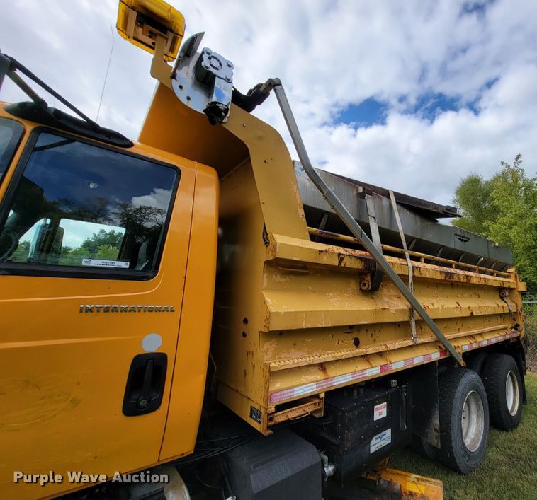 image for item KQ9198 2005 International 7400  dump truck
