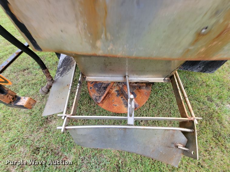 image for item KQ9198 2005 International 7400  dump truck