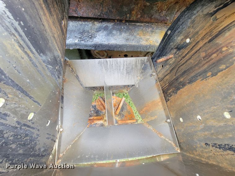 image for item KQ9198 2005 International 7400  dump truck