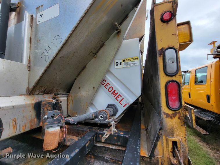 image for item KQ9198 2005 International 7400  dump truck