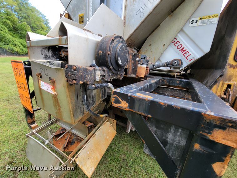 image for item KQ9198 2005 International 7400  dump truck