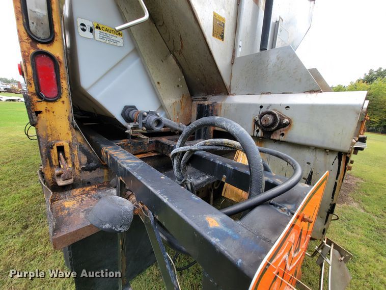 image for item KQ9198 2005 International 7400  dump truck