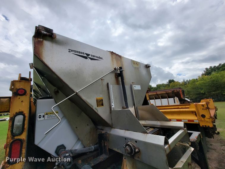 image for item KQ9198 2005 International 7400  dump truck