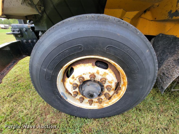 image for item KQ9198 2005 International 7400  dump truck