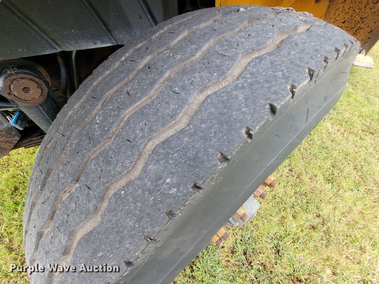 image for item KQ9198 2005 International 7400  dump truck