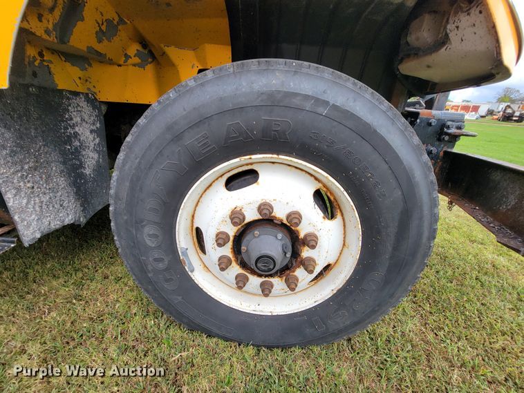 image for item KQ9198 2005 International 7400  dump truck