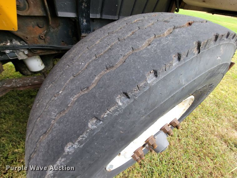 image for item KQ9198 2005 International 7400  dump truck