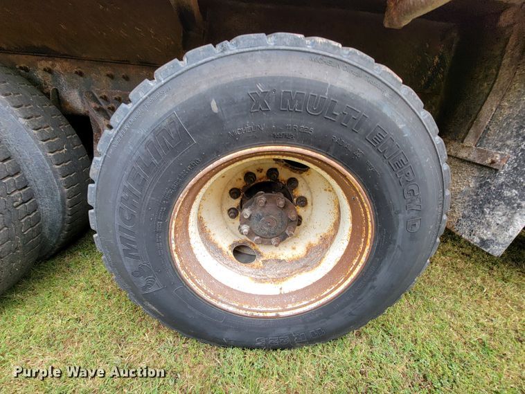 image for item KQ9198 2005 International 7400  dump truck