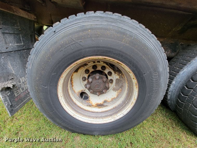 image for item KQ9198 2005 International 7400  dump truck