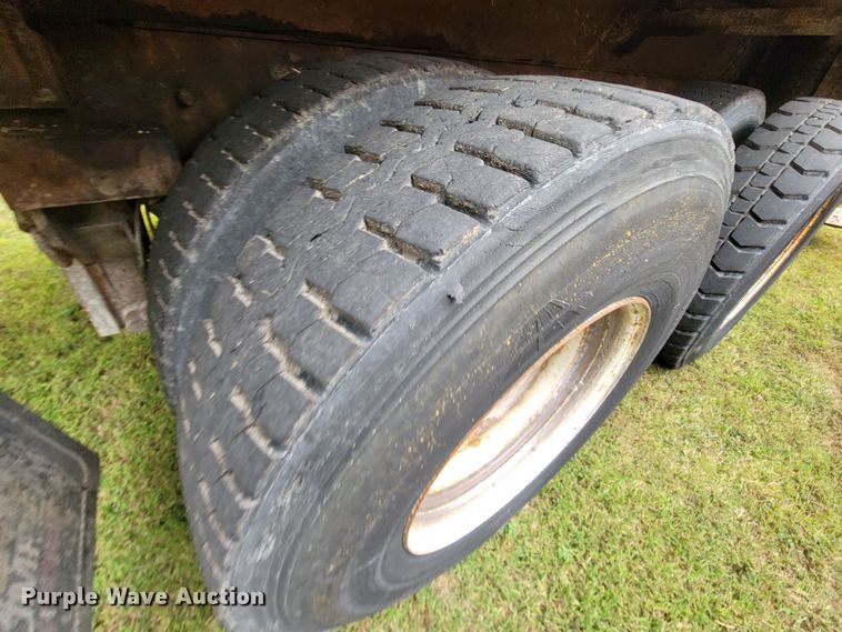 image for item KQ9198 2005 International 7400  dump truck