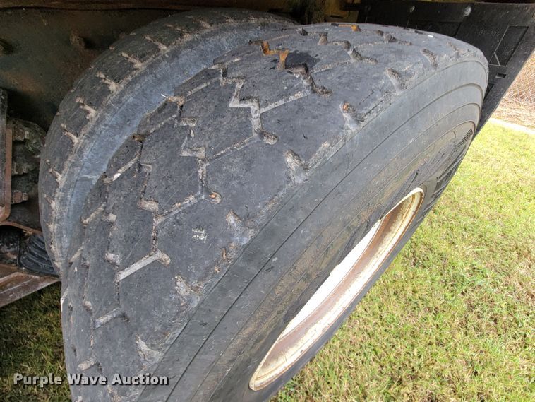 image for item KQ9198 2005 International 7400  dump truck