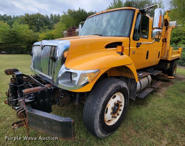 image for item KQ9199 2005 International 7400  Crew Cab dump truck
