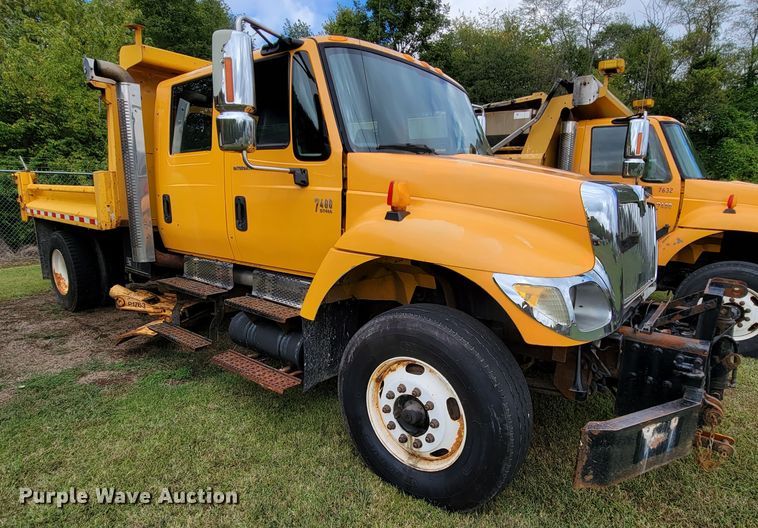 image for item KQ9199 2005 International 7400  Crew Cab dump truck