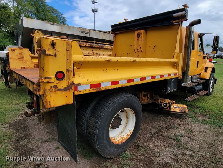 image for item KQ9199 2005 International 7400  Crew Cab dump truck