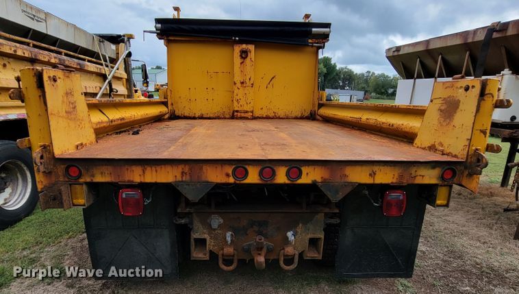 image for item KQ9199 2005 International 7400  Crew Cab dump truck