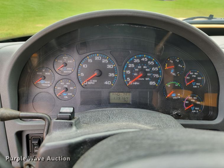 image for item KQ9199 2005 International 7400  Crew Cab dump truck