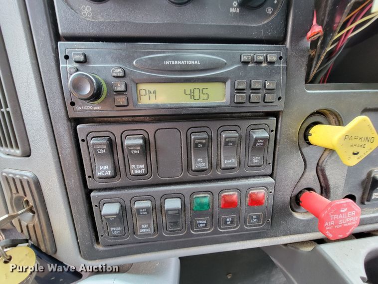 image for item KQ9199 2005 International 7400  Crew Cab dump truck