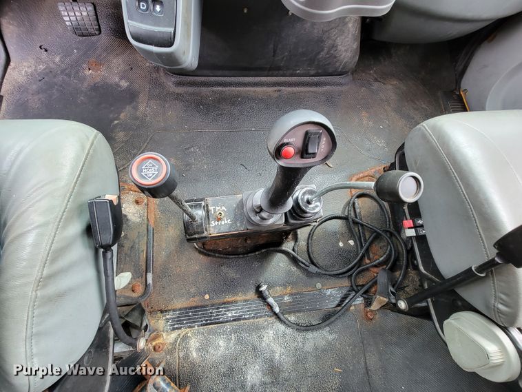 image for item KQ9199 2005 International 7400  Crew Cab dump truck