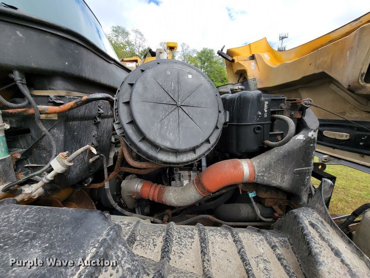 image for item KQ9199 2005 International 7400  Crew Cab dump truck