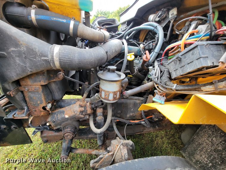 image for item KQ9199 2005 International 7400  Crew Cab dump truck