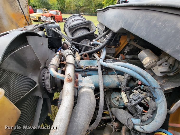 image for item KQ9199 2005 International 7400  Crew Cab dump truck