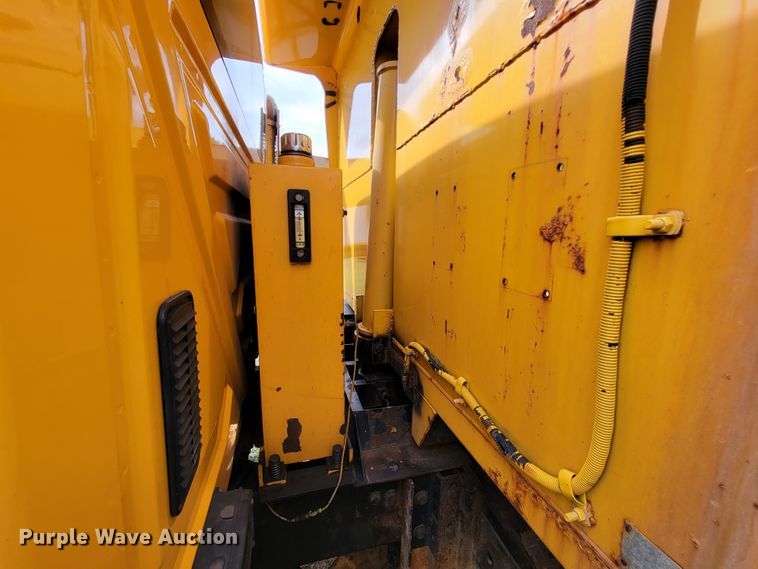 image for item KQ9199 2005 International 7400  Crew Cab dump truck