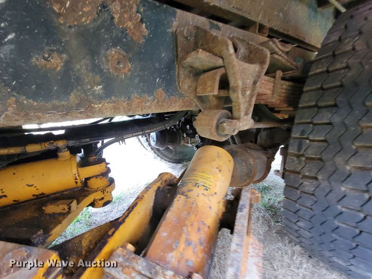 image for item KQ9199 2005 International 7400  Crew Cab dump truck