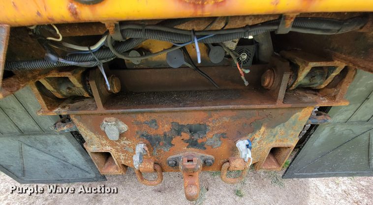 image for item KQ9199 2005 International 7400  Crew Cab dump truck