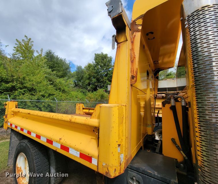 image for item KQ9199 2005 International 7400  Crew Cab dump truck