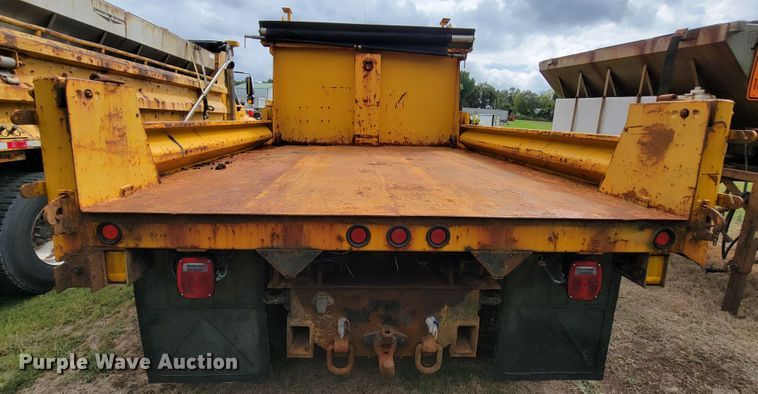 image for item KQ9199 2005 International 7400  Crew Cab dump truck