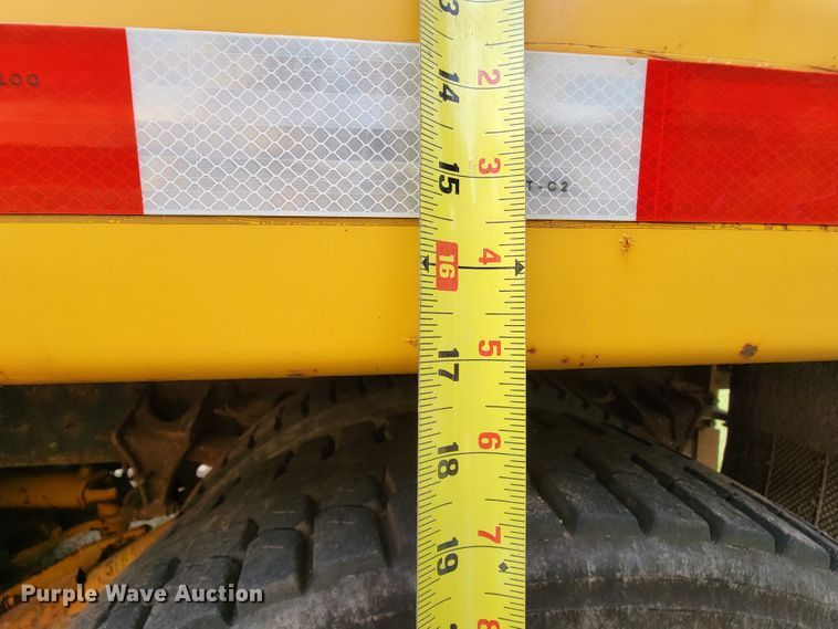 image for item KQ9199 2005 International 7400  Crew Cab dump truck