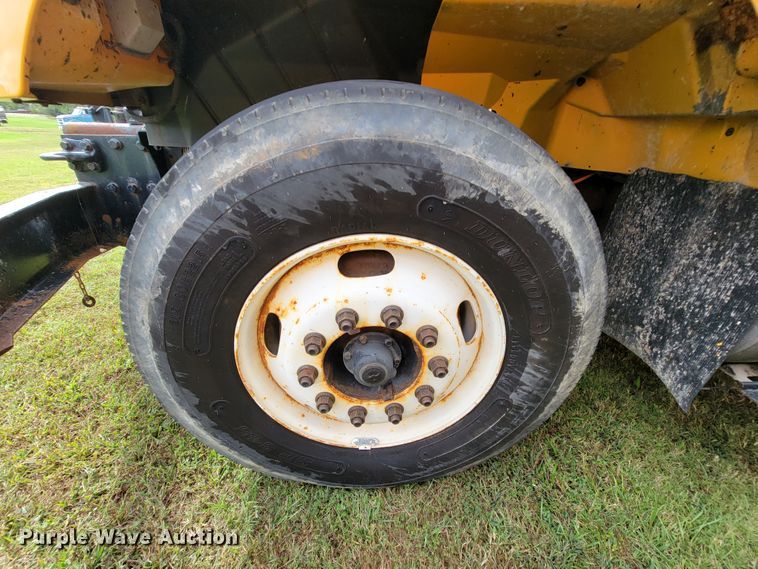 image for item KQ9199 2005 International 7400  Crew Cab dump truck