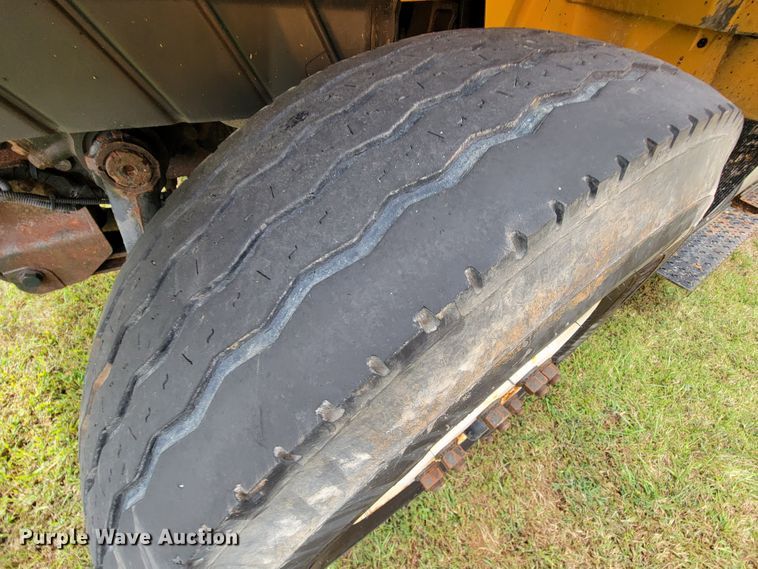 image for item KQ9199 2005 International 7400  Crew Cab dump truck