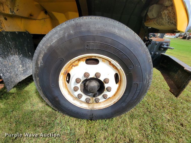 image for item KQ9199 2005 International 7400  Crew Cab dump truck